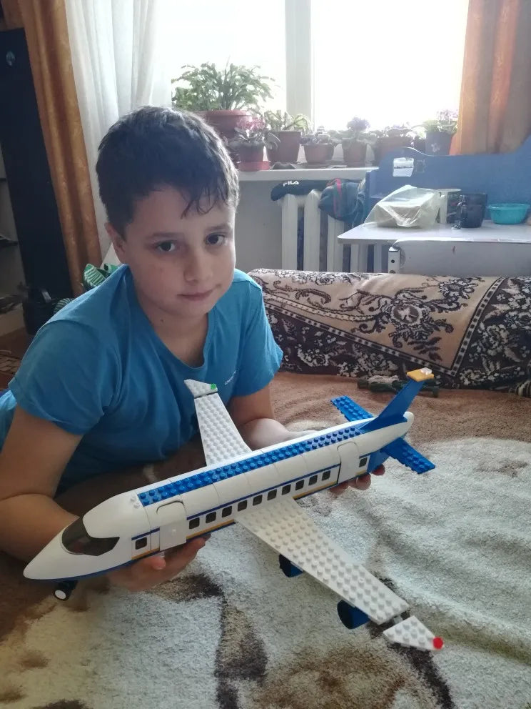 SkyPort City Airbus LEGO Building Set – 463 Pieces